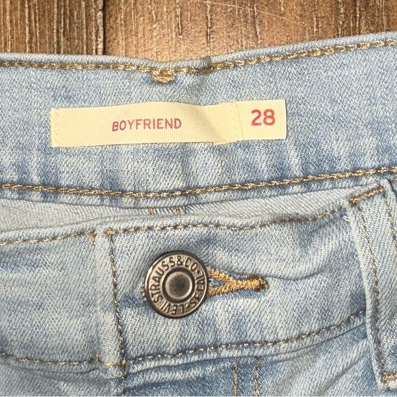 LEVI’S Mid Rise Boyfriend Light Wash - Picture 6 of 11
